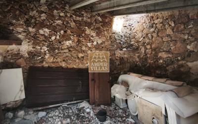 A village house in Altea la Vella on 2 floors with several terraces.